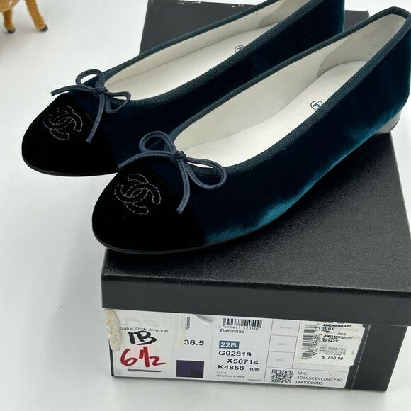 Women’s Chanel velvet ballet flats size 36.5 made in Italy - Picture 10 of 11